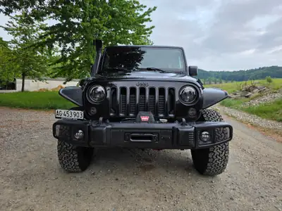 Jeep Wrangler 2.8 CRD Sahara X Unlimited — 4x4 diesel robuste, frais de révision complets — vue extérieure