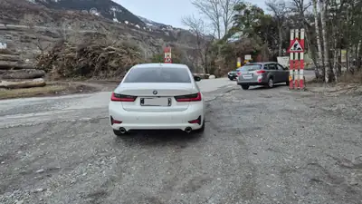 BMW 320d xDrive — Berline diesel performante, 98 000 km, entretien suivi — Miniature 12