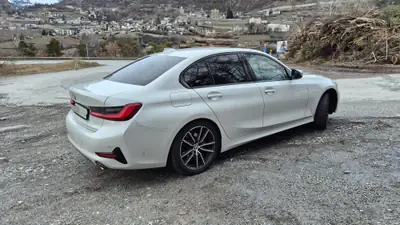 BMW 320d xDrive — Berline diesel performante, 98 000 km, entretien suivi — Miniature 13