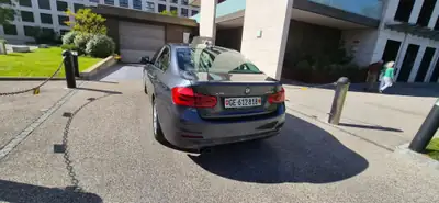 BMW 320i xDrive SAG — Berline polyvalente, entretien réduit, 38 000 km seulement — interni