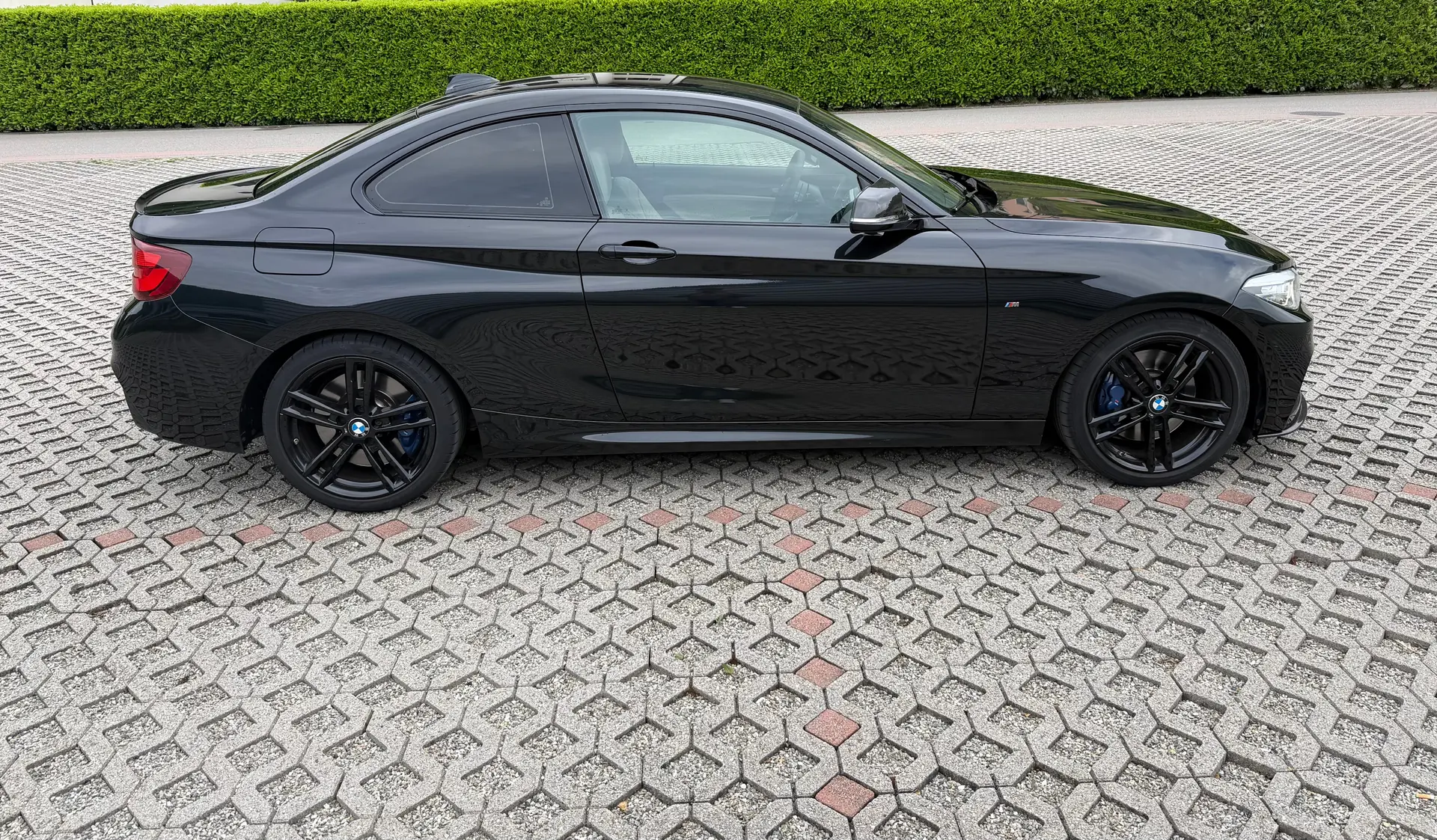 BMW M240 Coupé — 340 ch de performance pure, noir métallisé, 65'000 km — vista esterna