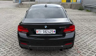 BMW M240 Coupé — 340 ch de performance pure, noir métallisé, 65'000 km — vista posteriore