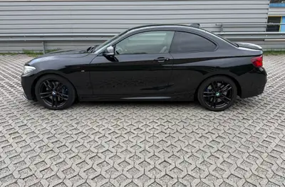 BMW M240 Coupé — 340 ch de performance pure, noir métallisé, 65'000 km — fianco