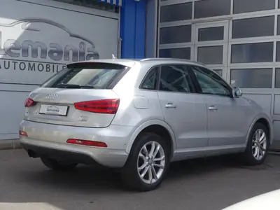 Audi Q3 2.0 TFSI quattro S-tronic — SUV compact dynamique, transmission intégrale — interior