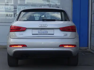 Audi Q3 2.0 TFSI quattro S-tronic — SUV compact dynamique, transmission intégrale — detail
