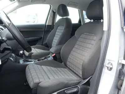 Audi Q3 2.0 TFSI quattro S-tronic — SUV compact dynamique, transmission intégrale — Thumbnail 9