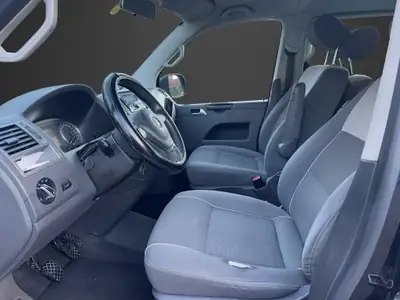 VW T5 2.0 TDI 4Motion — Fourgon polyvalent diesel, transmission intégrale et carnet de service à jour — Thumbnail 10