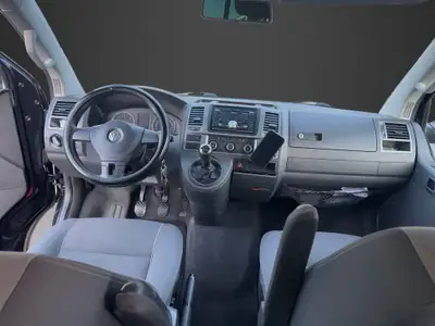 VW T5 2.0 TDI 4Motion — Fourgon polyvalent diesel, transmission intégrale et carnet de service à jour — Thumbnail 11