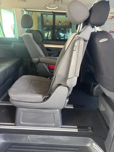 VW T5 2.0 TDI 4Motion — Fourgon polyvalent diesel, transmission intégrale et carnet de service à jour — Thumbnail 16