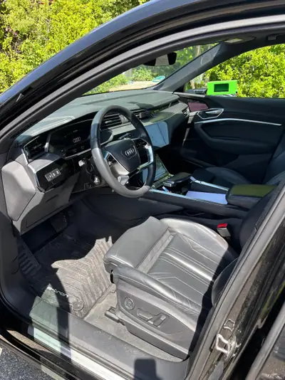 Audi e-tron 55 quattro S-Line — SUV électrique premium, 408 ch et quatre roues motrices — Armaturenbrett
