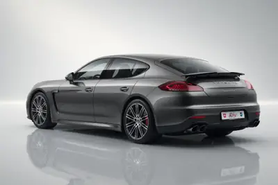 Porsche Panamera GTS 4.8 PDK — Berline sportive à motorisation atmosphérique, entretien certifié — Heckansicht
