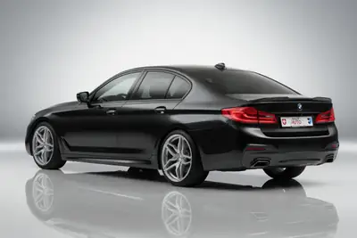 BMW 530d xDrive M-Paket — Berline premium diesel, révision complète et équipement individualisé — rear view