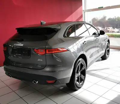 Jaguar F-PACE 2.0 T 300 Prestige AWD — SUV premium, entretien impeccable, sans accident — côté