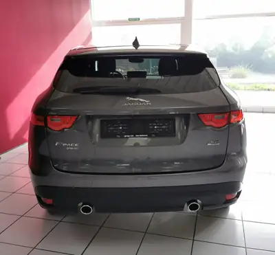 Jaguar F-PACE 2.0 T 300 Prestige AWD — SUV premium, entretien impeccable, sans accident — intérieur