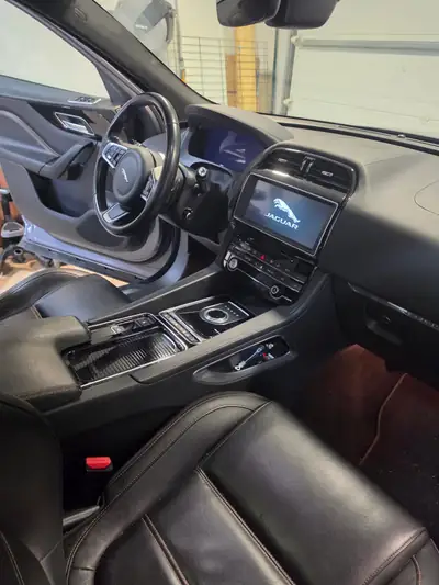 Jaguar F-PACE 2.0 T 300 Prestige AWD — SUV premium, entretien impeccable, sans accident — détail