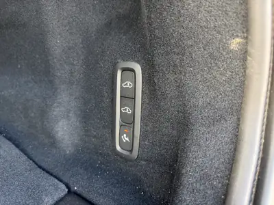 Volvo XC60 2.0 T8 TE Exclusive — Hybride rechargeable premium, 27 000 km seulement — Miniatur 20
