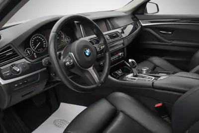 BMW 520d Touring xDrive — Break diesel efficace, entretien économique — Miniature 8