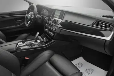 BMW 520d Touring xDrive — Break diesel efficace, entretien économique — Miniature 12