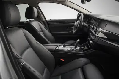 BMW 520d Touring xDrive — Break diesel efficace, entretien économique — Miniature 13