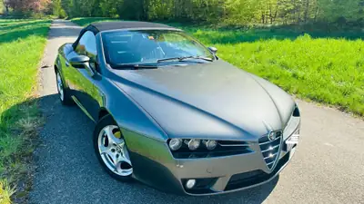 Alfa Romeo Spider 2.2 JTS — Cabriolet sportif emblématique, entretien impeccable — vue extérieure