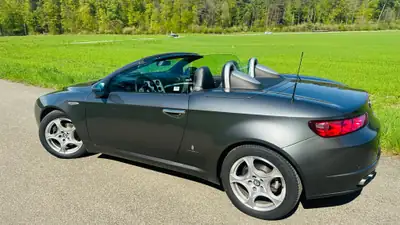 Alfa Romeo Spider 2.2 JTS — Cabriolet sportif emblématique, entretien impeccable — intérieur