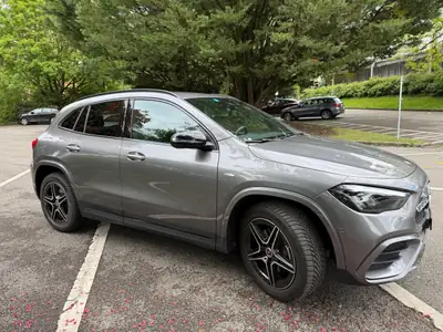 Mercedes-Benz GLA 250 e EQ Star — SUV hybride rechargeable, première main, garantie usine 10 ans — intérieur