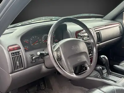Jeep Grand Cherokee 4.7 Limited — SUV robuste, transmission automatique, tous terrains — Thumbnail 8