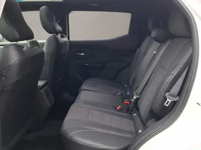 Suzuki e-Vitara Sakura Top 4x4 — SUV électrique premium, 20 km seulement — Thumbnail 10