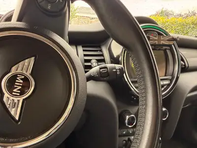 MINI Cooper Steptronic — Citadine dynamique automatique, entretien suivi et sans accident — Miniature 18