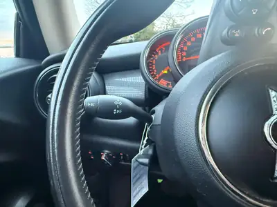 MINI Cooper Steptronic — Citadine dynamique automatique, entretien suivi et sans accident — Miniature 17