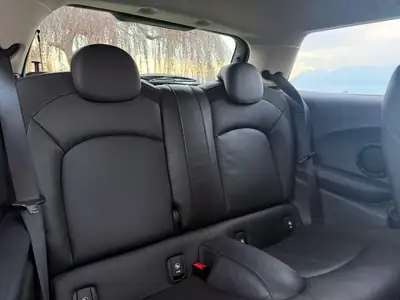 MINI Cooper Steptronic — Citadine dynamique automatique, entretien suivi et sans accident — Miniature 23