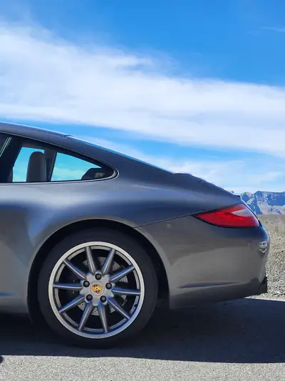 Porsche 911 Coupé 2010 — Legend sportive, boîte manuelle, historique d'entretien complet — vue extérieure