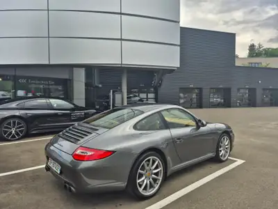 Porsche 911 Coupé 2010 — Legend sportive, boîte manuelle, historique d'entretien complet — intérieur