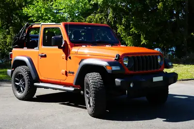 Jeep Wrangler 3,6 V6 209kW — Le SUV légendaire avec moteur V6 puissant — Heckansicht