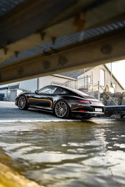Porsche 911 Carrera 4S PDK 2017 — Coupé sportif légendaire, 43'000 km seulement — vista esterna