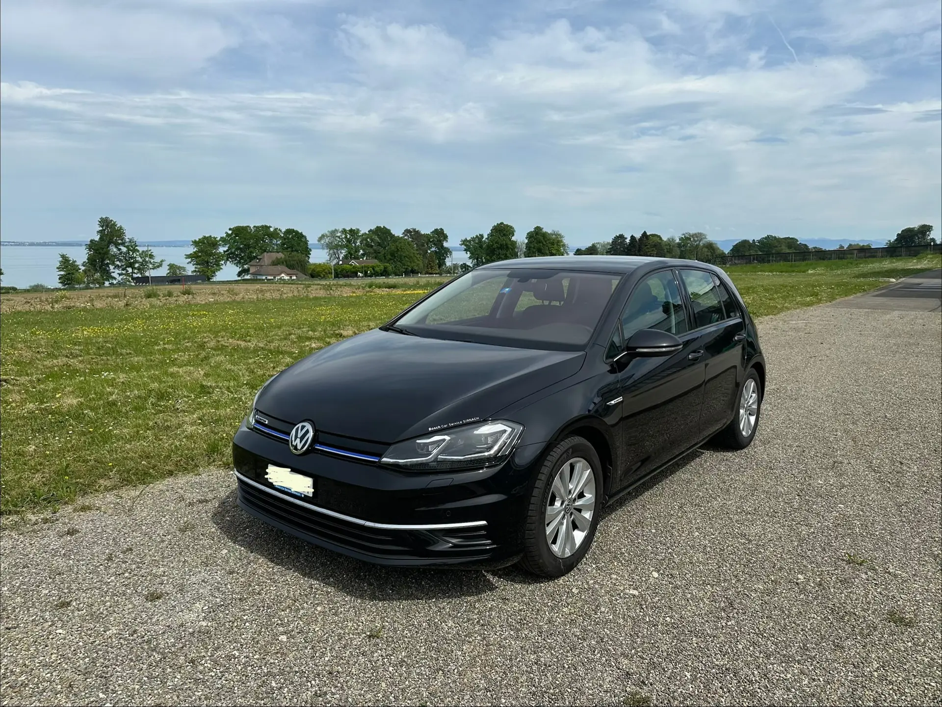 VW Golf 1.5 TSI BlueMotion — Berline essence performante, 100 000 km, intérieur premium