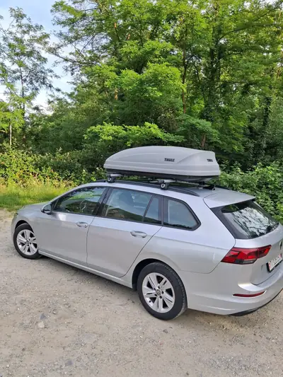 VW Golf 1.0 eTSI Life DSG — Break économique, motorisation innovante, entretien récent — vista esterna