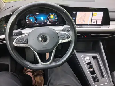 VW Golf 1.0 eTSI Life DSG — Break économique, motorisation innovante, entretien récent — Miniatura 8