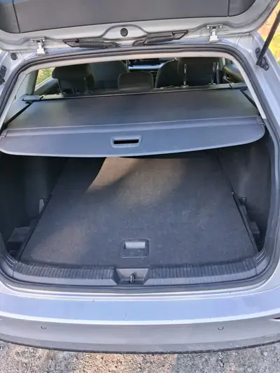 VW Golf 1.0 eTSI Life DSG — Break économique, motorisation innovante, entretien récent — Miniatura 10