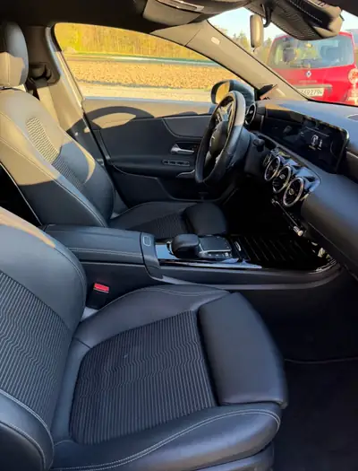Mercedes-Benz A 200 Progressive — Citadine Premium, 65'000 km, Technologie MBUX — côté