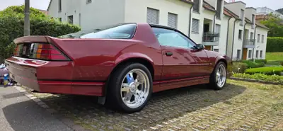 Chevrolet Camaro IROC-Z28 5.7 V8 — Muscle car culte des années 80, 100'850 km — fianco