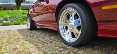 Chevrolet Camaro IROC-Z28 5.7 V8 — Muscle car culte des années 80, 100'850 km — Miniatura 11