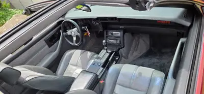 Chevrolet Camaro IROC-Z28 5.7 V8 — Muscle car culte des années 80, 100'850 km — Miniatura 12