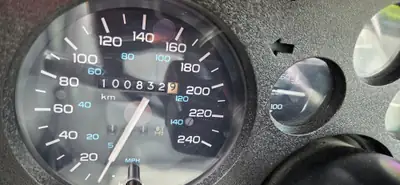 Chevrolet Camaro IROC-Z28 5.7 V8 — Muscle car culte des années 80, 100'850 km — Miniatura 13