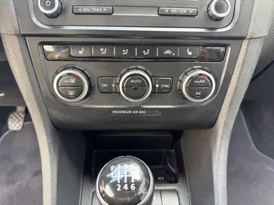 VW Golf Cabrio 1.4 TSI Lounge — Cabriolet sportif et élégant, entretien complet — Miniature 16