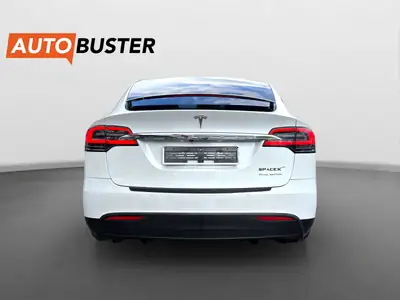Tesla Model X Maximale-Reichweite — SUV électrique 562 ch, portes Falcon Wings — intérieur
