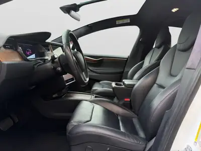 Tesla Model X Maximale-Reichweite — SUV électrique 562 ch, portes Falcon Wings — Miniature 9