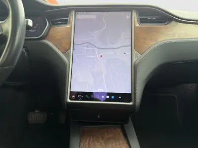 Tesla Model X Maximale-Reichweite — SUV électrique 562 ch, portes Falcon Wings — Miniature 13