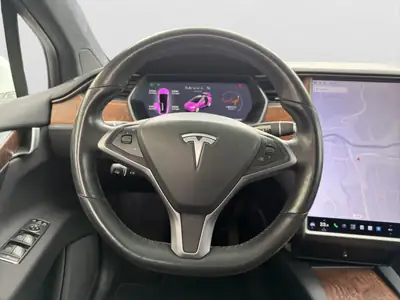 Tesla Model X Maximale-Reichweite — SUV électrique 562 ch, portes Falcon Wings — Miniature 14