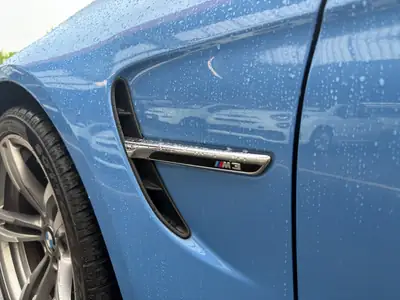 BMW M3 2014 — Berline haute performance, 431 ch et boîte manuelle — Miniature 17